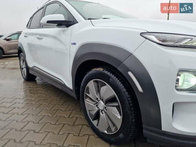 Белый Хендай Kona, объемом двигателя 0 л и пробегом 15 тыс. км за 15300 $, фото 7 на Automoto.ua