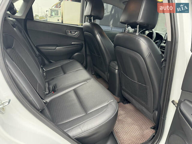 Белый Хендай Kona, объемом двигателя 0 л и пробегом 179 тыс. км за 16350 $, фото 45 на Automoto.ua