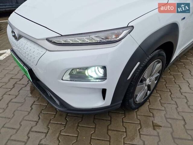 Белый Хендай Kona, объемом двигателя 0 л и пробегом 15 тыс. км за 15300 $, фото 1 на Automoto.ua