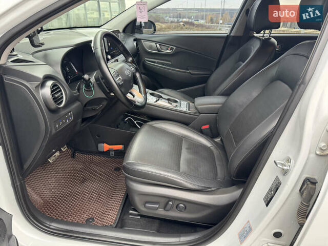 Белый Хендай Kona, объемом двигателя 0 л и пробегом 179 тыс. км за 16350 $, фото 34 на Automoto.ua