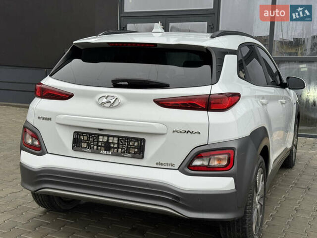 Белый Хендай Kona, объемом двигателя 0 л и пробегом 179 тыс. км за 16350 $, фото 18 на Automoto.ua