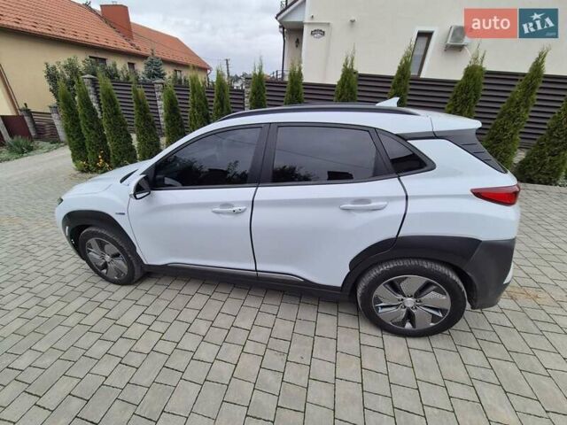 Белый Хендай Kona, объемом двигателя 0 л и пробегом 179 тыс. км за 17000 $, фото 10 на Automoto.ua