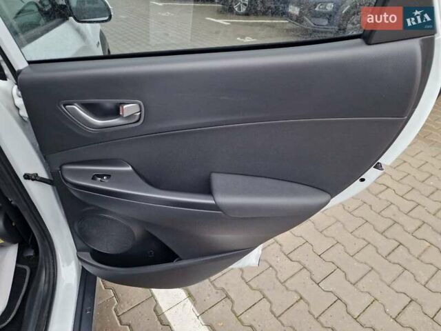 Белый Хендай Kona, объемом двигателя 0 л и пробегом 15 тыс. км за 15300 $, фото 43 на Automoto.ua