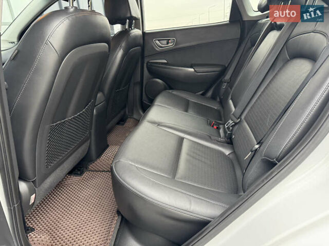 Белый Хендай Kona, объемом двигателя 0 л и пробегом 179 тыс. км за 16350 $, фото 42 на Automoto.ua