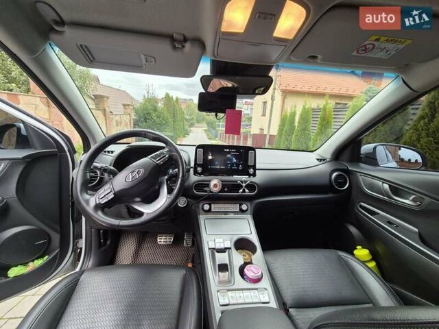 Белый Хендай Kona, объемом двигателя 0 л и пробегом 179 тыс. км за 17000 $, фото 14 на Automoto.ua