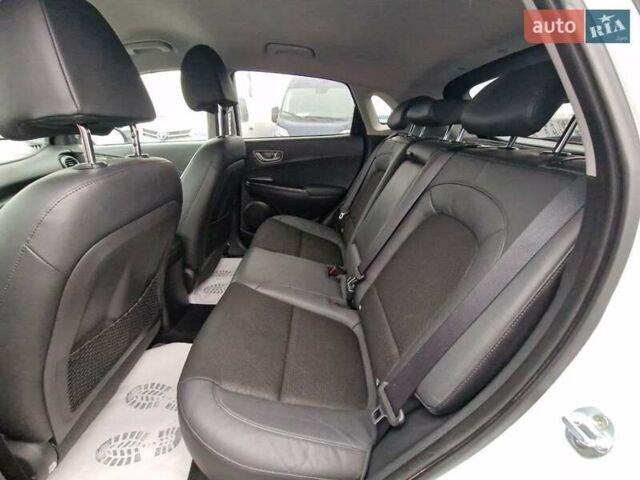 Белый Хендай Kona, объемом двигателя 0 л и пробегом 15 тыс. км за 15300 $, фото 42 на Automoto.ua