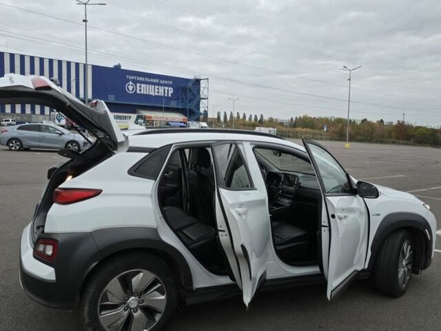 Білий Хендай Kona, об'ємом двигуна 0 л та пробігом 113 тис. км за 15900 $, фото 4 на Automoto.ua