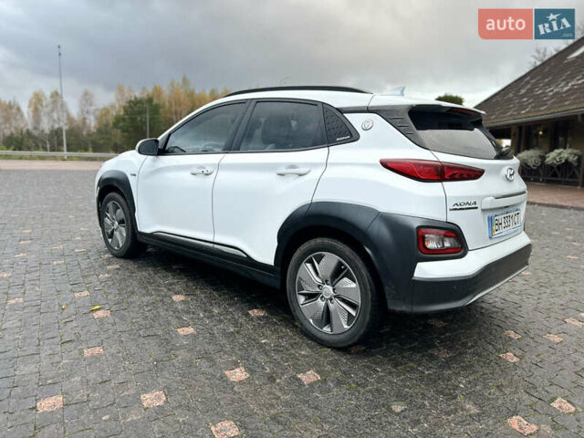 Белый Хендай Kona, объемом двигателя 0 л и пробегом 126 тыс. км за 16999 $, фото 6 на Automoto.ua