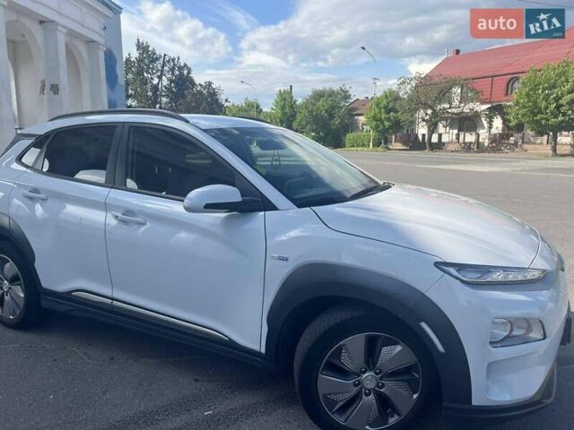 Білий Хендай Kona, об'ємом двигуна 0 л та пробігом 180 тис. км за 15000 $, фото 6 на Automoto.ua