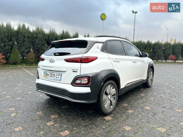 Белый Хендай Kona, объемом двигателя 0 л и пробегом 126 тыс. км за 16999 $, фото 4 на Automoto.ua