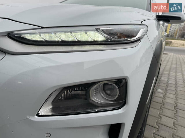 Белый Хендай Kona, объемом двигателя 0 л и пробегом 179 тыс. км за 16350 $, фото 21 на Automoto.ua
