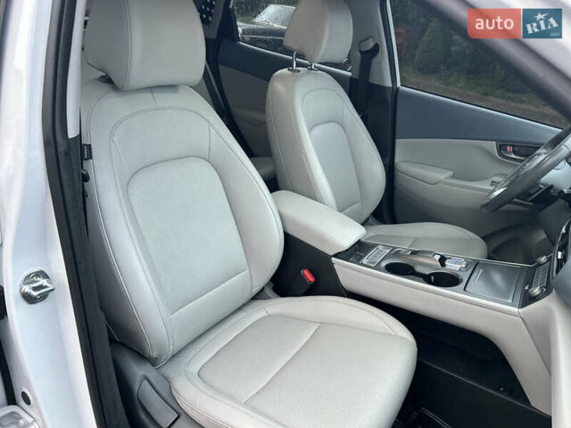 Белый Хендай Kona, объемом двигателя 0 л и пробегом 126 тыс. км за 16999 $, фото 9 на Automoto.ua