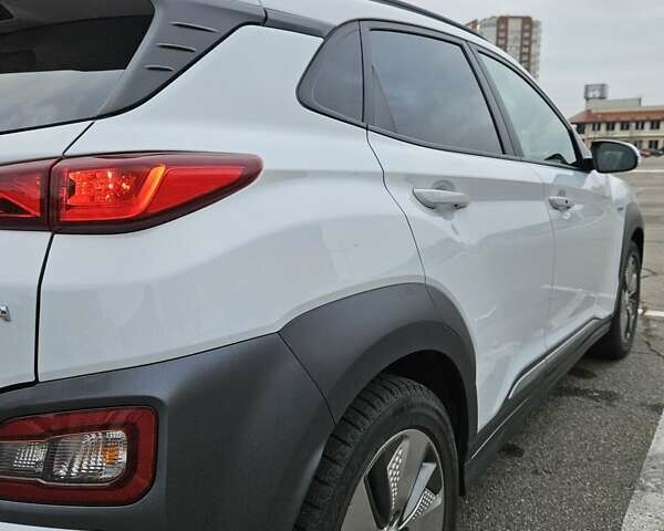 Белый Хендай Kona, объемом двигателя 0 л и пробегом 155 тыс. км за 16000 $, фото 14 на Automoto.ua