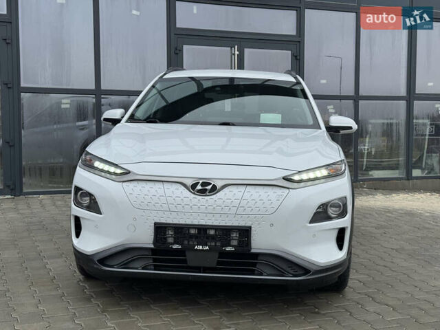 Белый Хендай Kona, объемом двигателя 0 л и пробегом 179 тыс. км за 16350 $, фото 4 на Automoto.ua