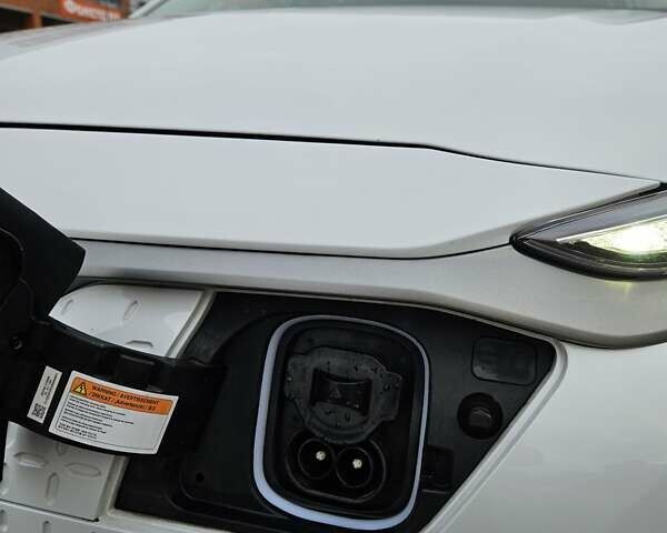 Белый Хендай Kona, объемом двигателя 0 л и пробегом 155 тыс. км за 16000 $, фото 9 на Automoto.ua