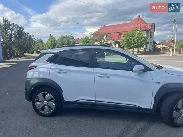 Білий Хендай Kona, об'ємом двигуна 0 л та пробігом 180 тис. км за 15000 $, фото 5 на Automoto.ua
