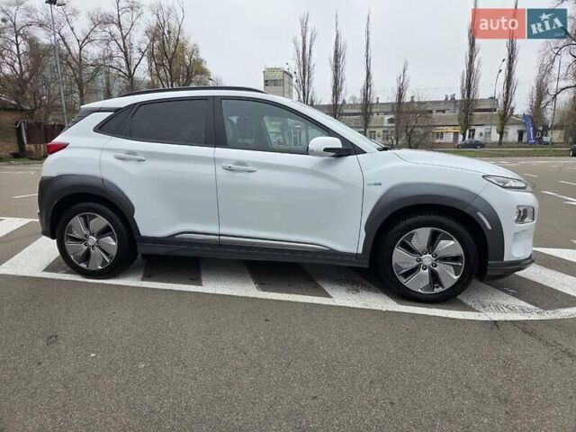 Белый Хендай Kona, объемом двигателя 0 л и пробегом 38 тыс. км за 15000 $, фото 3 на Automoto.ua