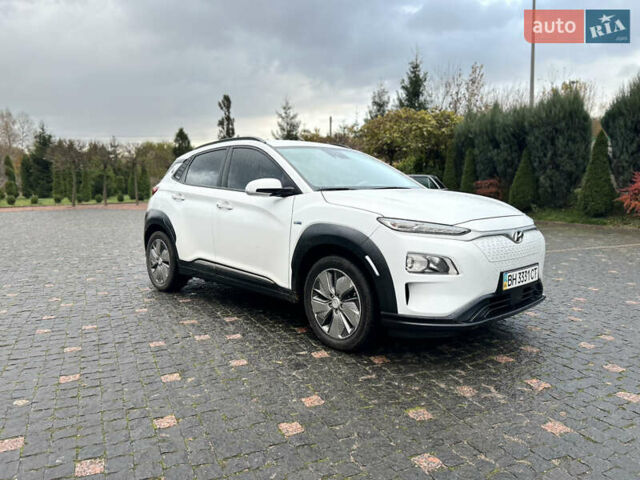 Белый Хендай Kona, объемом двигателя 0 л и пробегом 126 тыс. км за 16999 $, фото 2 на Automoto.ua