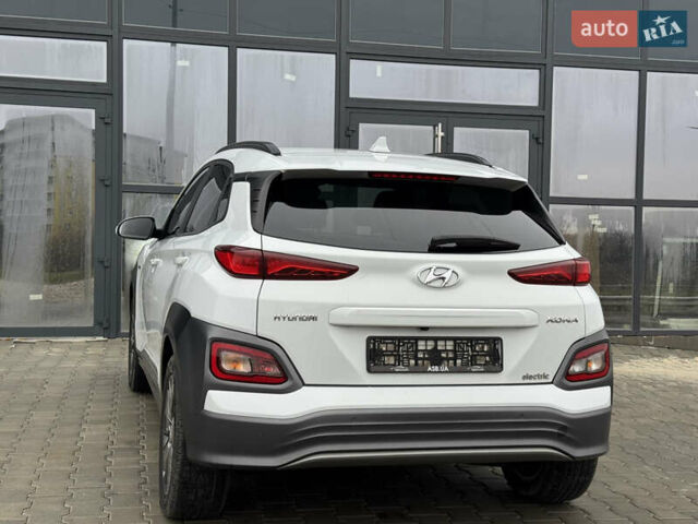 Белый Хендай Kona, объемом двигателя 0 л и пробегом 179 тыс. км за 16350 $, фото 14 на Automoto.ua