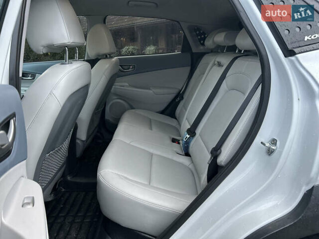 Белый Хендай Kona, объемом двигателя 0 л и пробегом 126 тыс. км за 16999 $, фото 10 на Automoto.ua