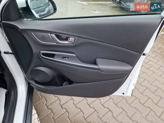 Белый Хендай Kona, объемом двигателя 0 л и пробегом 15 тыс. км за 15300 $, фото 45 на Automoto.ua