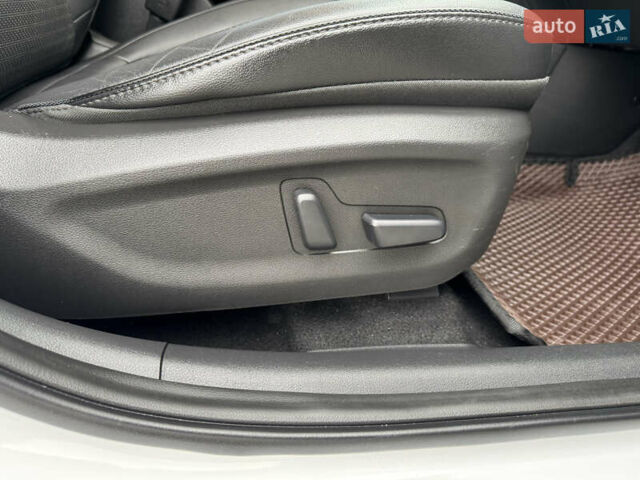 Белый Хендай Kona, объемом двигателя 0 л и пробегом 179 тыс. км за 16350 $, фото 51 на Automoto.ua