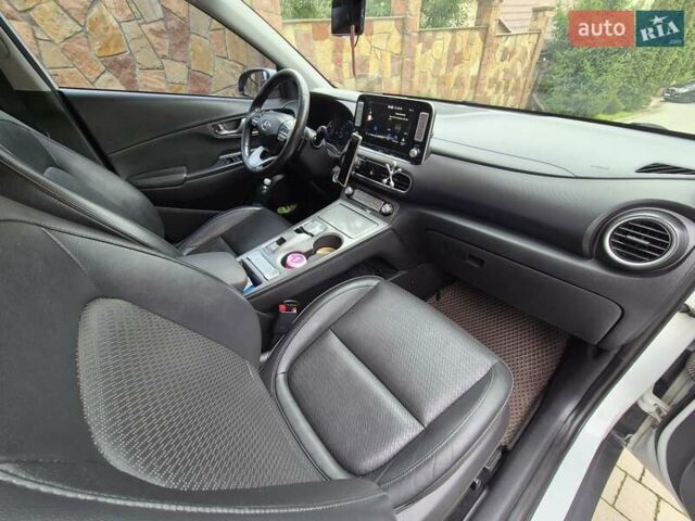 Белый Хендай Kona, объемом двигателя 0 л и пробегом 179 тыс. км за 17000 $, фото 11 на Automoto.ua