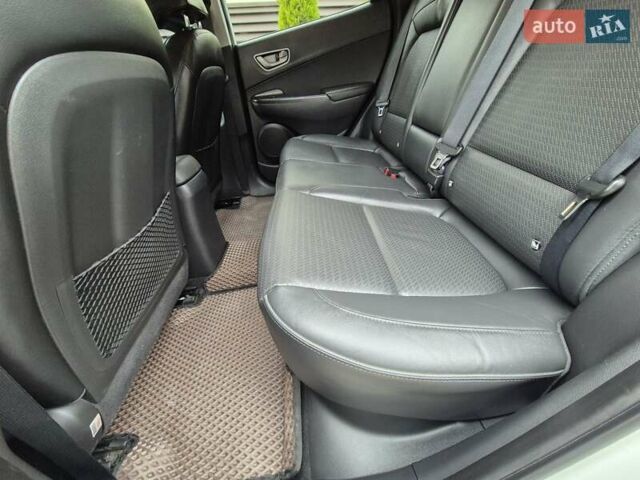 Белый Хендай Kona, объемом двигателя 0 л и пробегом 179 тыс. км за 17000 $, фото 2 на Automoto.ua