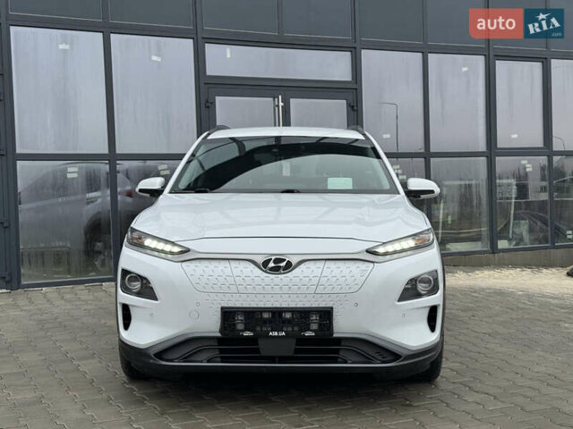 Белый Хендай Kona, объемом двигателя 0 л и пробегом 179 тыс. км за 16350 $, фото 5 на Automoto.ua