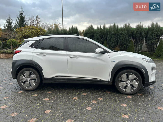 Белый Хендай Kona, объемом двигателя 0 л и пробегом 126 тыс. км за 16999 $, фото 3 на Automoto.ua