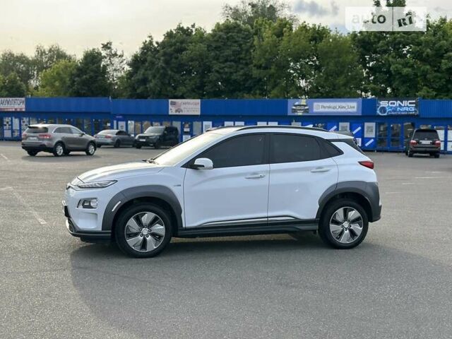 Білий Хендай Kona, об'ємом двигуна 0 л та пробігом 70 тис. км за 22500 $, фото 4 на Automoto.ua