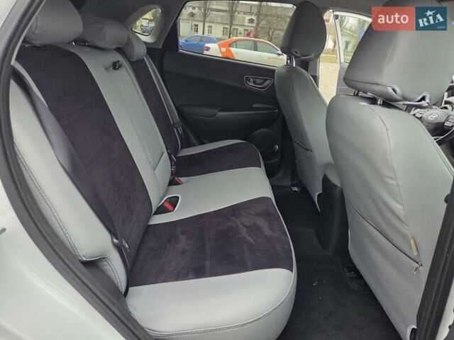 Белый Хендай Kona, объемом двигателя 0 л и пробегом 38 тыс. км за 15000 $, фото 13 на Automoto.ua