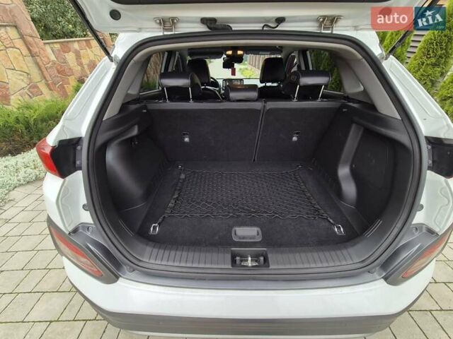 Белый Хендай Kona, объемом двигателя 0 л и пробегом 179 тыс. км за 17000 $, фото 9 на Automoto.ua