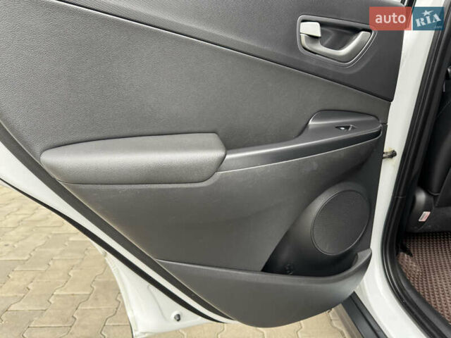 Белый Хендай Kona, объемом двигателя 0 л и пробегом 179 тыс. км за 16350 $, фото 41 на Automoto.ua