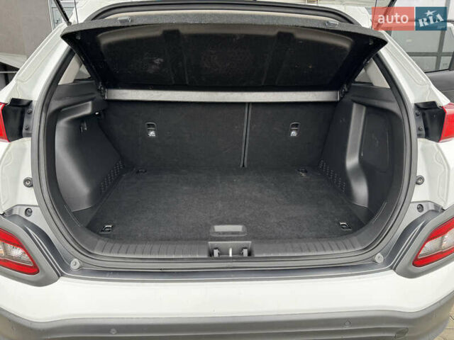 Белый Хендай Kona, объемом двигателя 0 л и пробегом 179 тыс. км за 16350 $, фото 69 на Automoto.ua