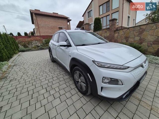 Белый Хендай Kona, объемом двигателя 0 л и пробегом 179 тыс. км за 17000 $, фото 1 на Automoto.ua