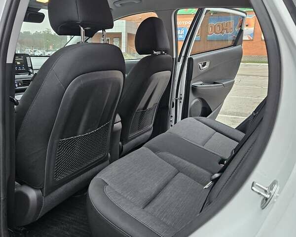 Белый Хендай Kona, объемом двигателя 0 л и пробегом 155 тыс. км за 16000 $, фото 25 на Automoto.ua