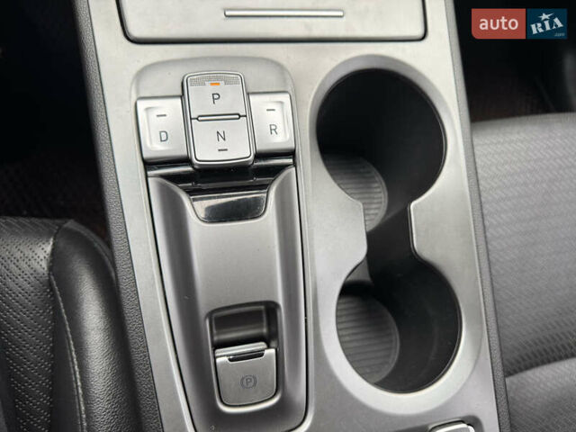 Белый Хендай Kona, объемом двигателя 0 л и пробегом 179 тыс. км за 16350 $, фото 61 на Automoto.ua