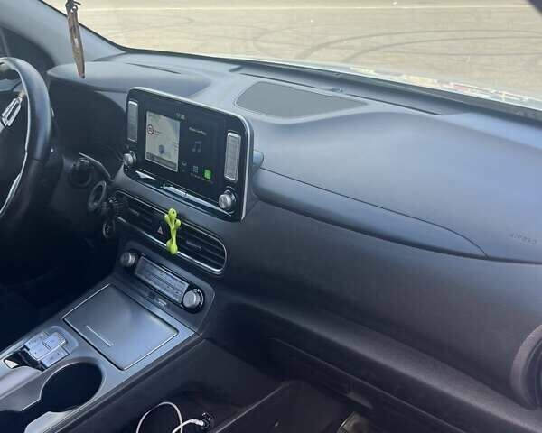 Білий Хендай Kona, об'ємом двигуна 0 л та пробігом 180 тис. км за 15000 $, фото 25 на Automoto.ua