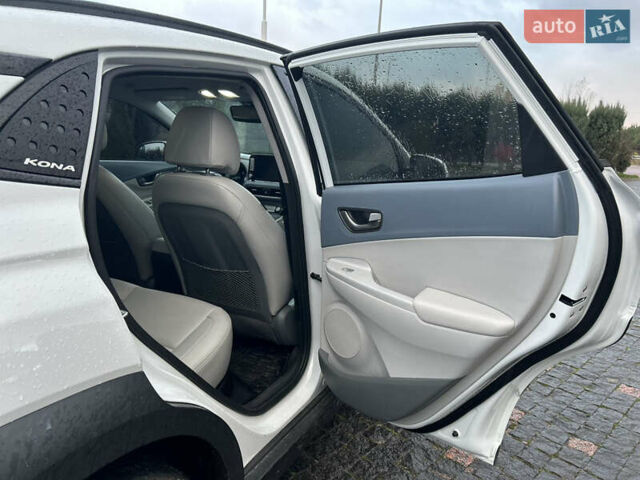 Белый Хендай Kona, объемом двигателя 0 л и пробегом 126 тыс. км за 16999 $, фото 15 на Automoto.ua