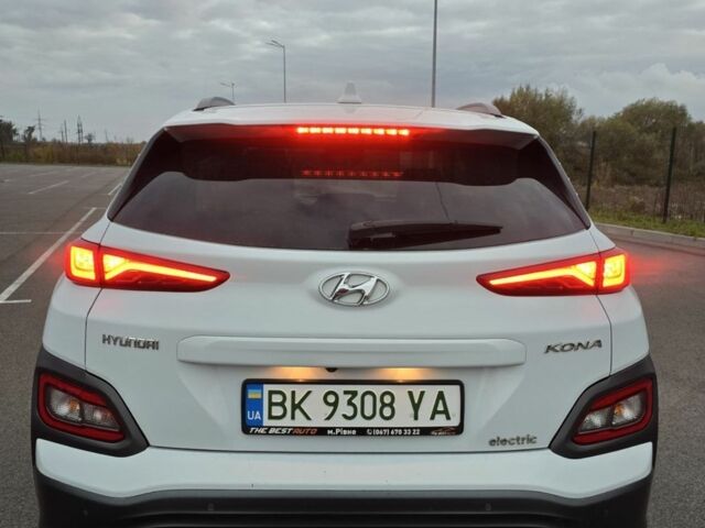 Білий Хендай Kona, об'ємом двигуна 0 л та пробігом 113 тис. км за 15900 $, фото 5 на Automoto.ua