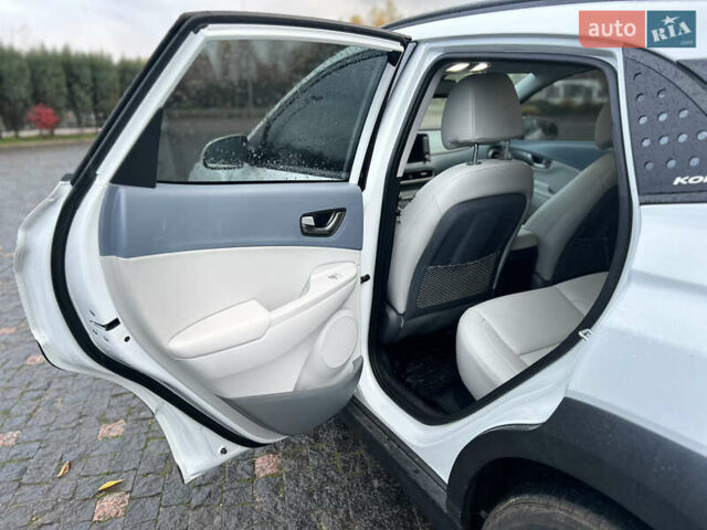 Белый Хендай Kona, объемом двигателя 0 л и пробегом 126 тыс. км за 16999 $, фото 13 на Automoto.ua