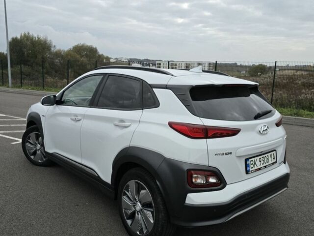 Білий Хендай Kona, об'ємом двигуна 0 л та пробігом 113 тис. км за 15900 $, фото 1 на Automoto.ua