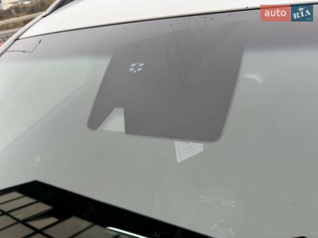 Белый Хендай Kona, объемом двигателя 0 л и пробегом 179 тыс. км за 16350 $, фото 26 на Automoto.ua