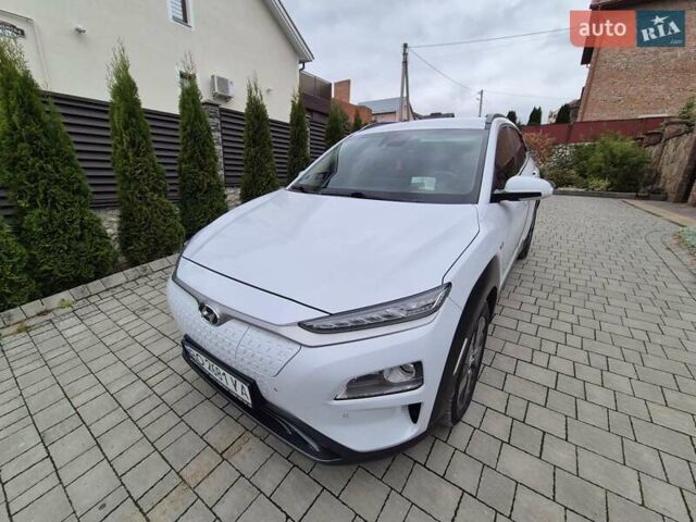 Белый Хендай Kona, объемом двигателя 0 л и пробегом 179 тыс. км за 17000 $, фото 4 на Automoto.ua