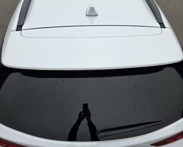 Белый Хендай Kona, объемом двигателя 0 л и пробегом 38 тыс. км за 15000 $, фото 7 на Automoto.ua