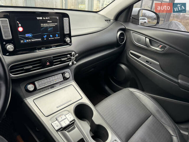 Белый Хендай Kona, объемом двигателя 0 л и пробегом 179 тыс. км за 16350 $, фото 68 на Automoto.ua