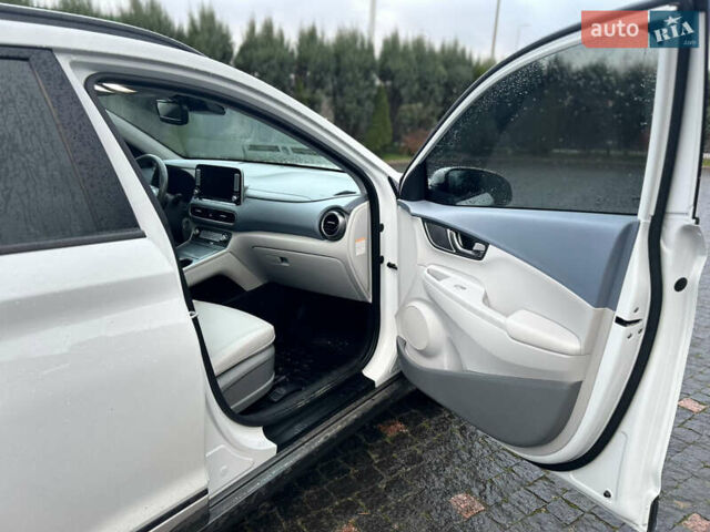 Белый Хендай Kona, объемом двигателя 0 л и пробегом 126 тыс. км за 16999 $, фото 14 на Automoto.ua