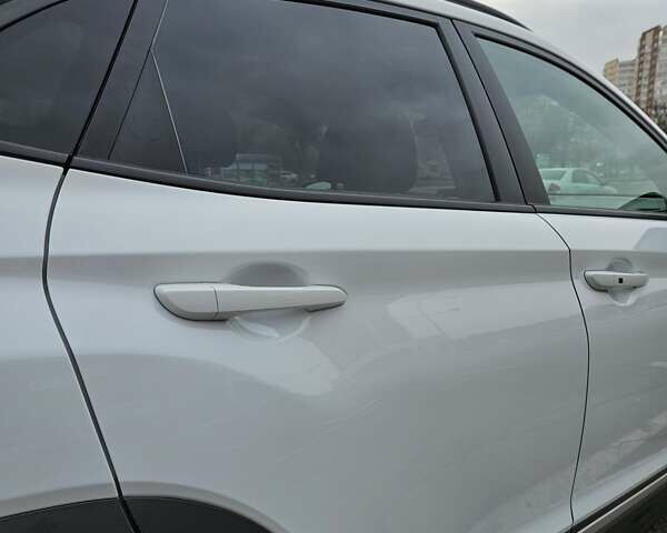 Белый Хендай Kona, объемом двигателя 0 л и пробегом 155 тыс. км за 16000 $, фото 11 на Automoto.ua