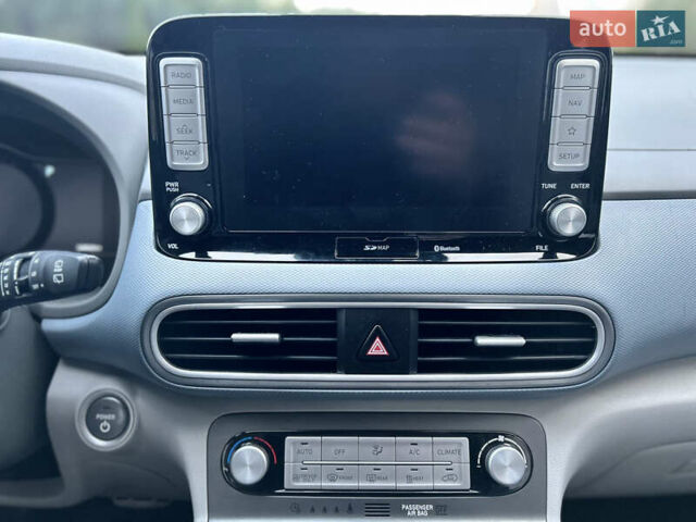 Белый Хендай Kona, объемом двигателя 0 л и пробегом 126 тыс. км за 16999 $, фото 19 на Automoto.ua